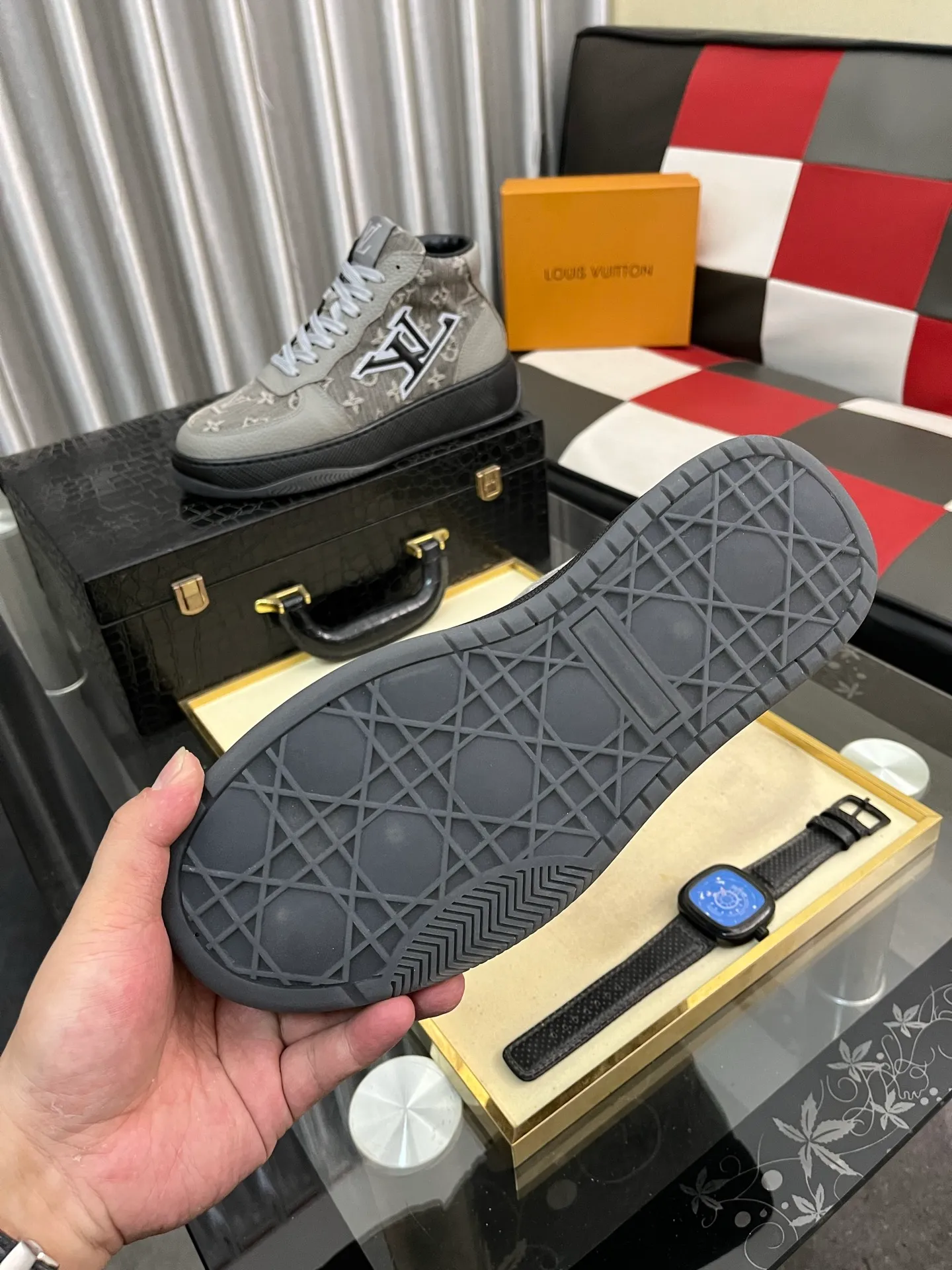 Ex-factory price: 438⌚️⌚️[LOUIS VUITTON] Same style as Louis Vuitton* official website 🚹Men's high-top casual shoes❤️Same style as popular celebrities and big names ~ Best-selling at home and abroad Lv focuses on the checkerboard series...Imported first-layer cowhide with special fabric ➕Full cotton, code number: 38-443️⃣Colors available